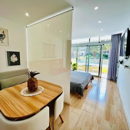 Modern Studio With Pools, 50 Meters From The Sea Apartmán